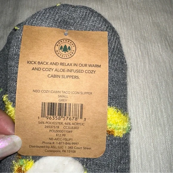 Northeast Outfitters Shoes Kids Small Grey Neo Cozy Cabin Taco Icon Slippers NWT - Picture 3 of 3